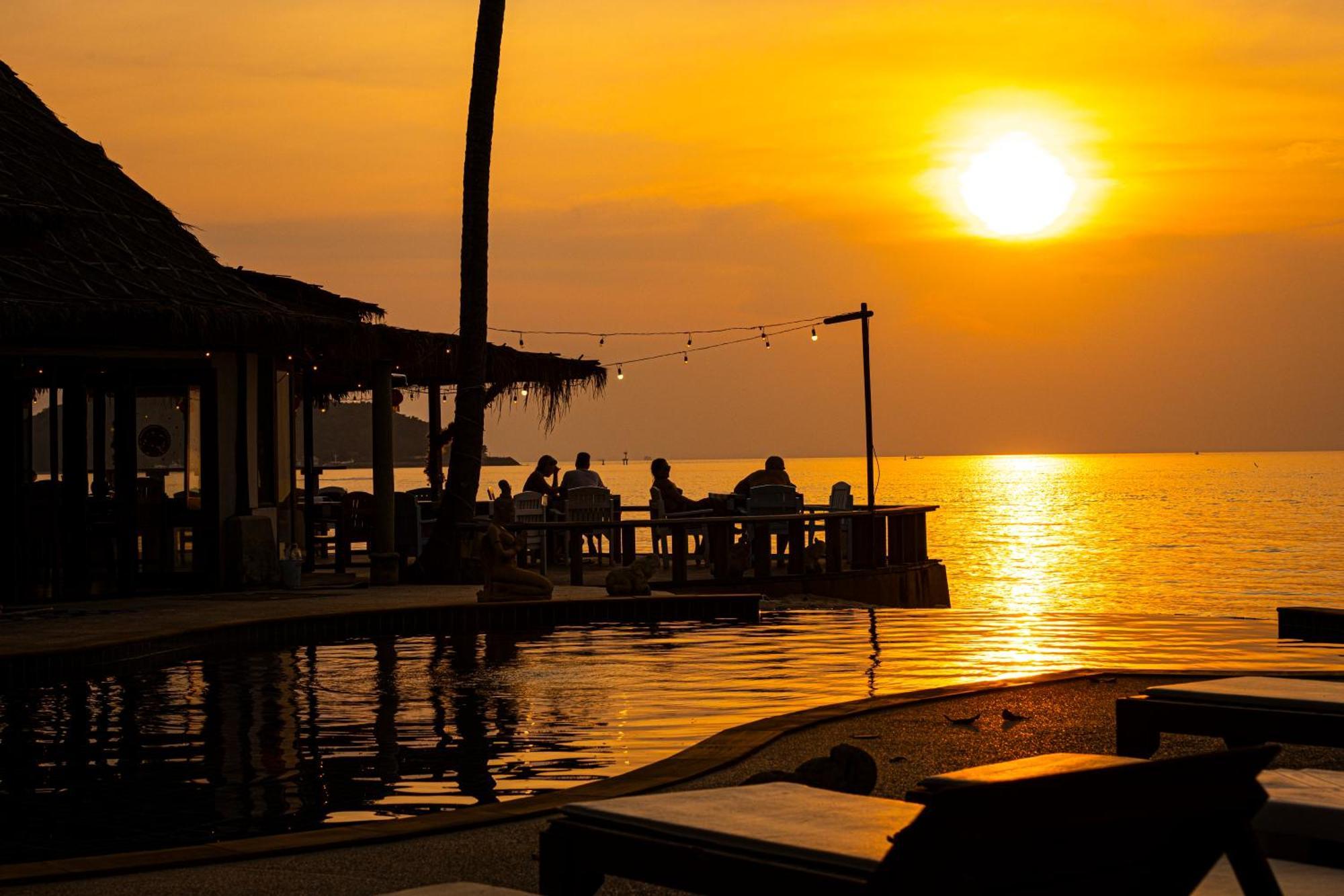 Lipa alojamiento Resort Lipa Noi Exterior foto