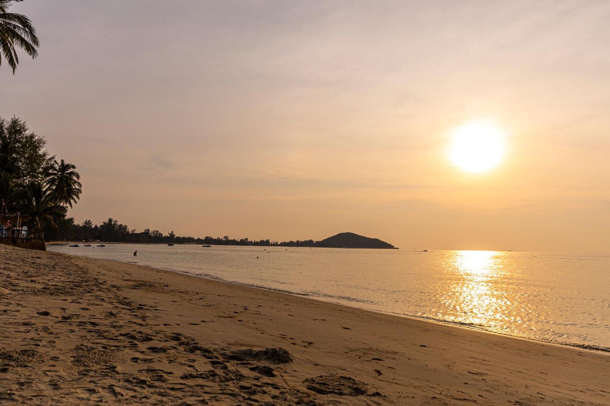 Lipa alojamiento Resort Lipa Noi Exterior foto